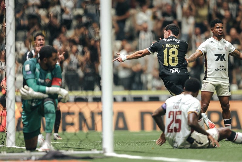 Vitória perde para o Atlético-mg na Arena MRV e mantém jejum fora de casa