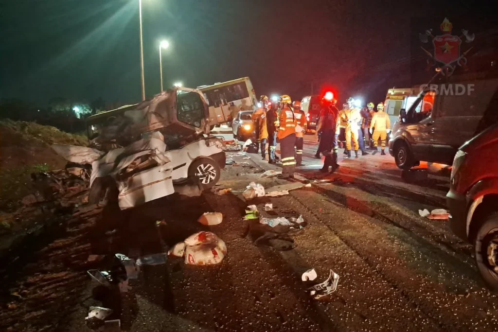Acidente entre carro e ônibus na Br-080 deixa dois mortos em Brazlândia