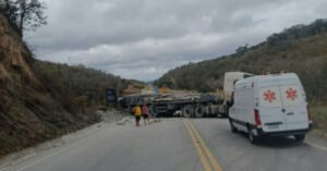 Acidente grave na Br-116 em Jaguaquara resulta em morte e bloqueio total da via