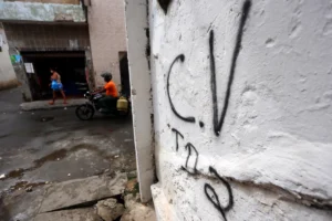 Adolescente sofre mutilação após sequestro na saída de escola em Feira de Santana