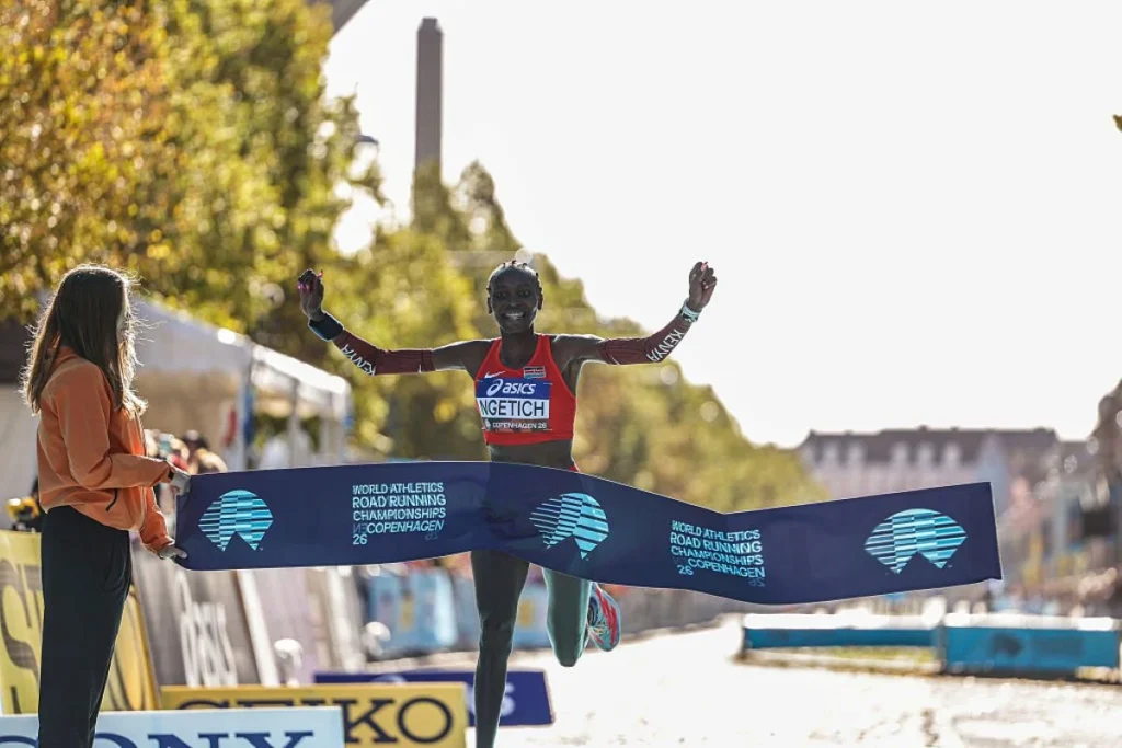 Agnes Ngetich faz história e estabelece novo recorde mundial na meia maratona