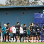 Ancelotti altera escalação...
