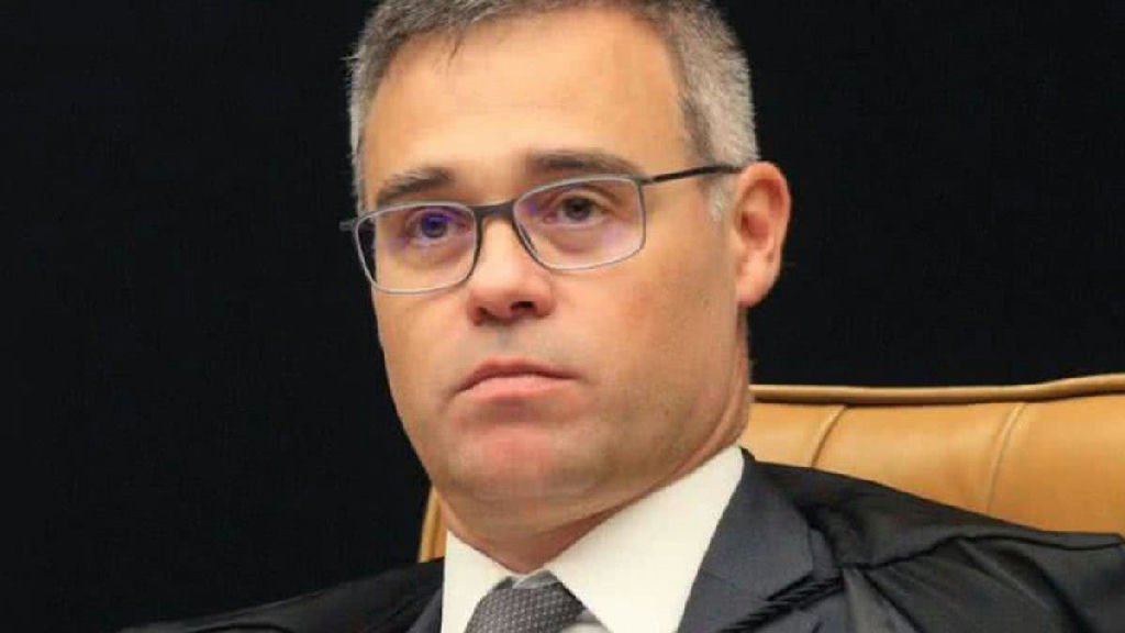 André Mendonça envia relatório sobre mensagens de Moraes ao plenário do STF