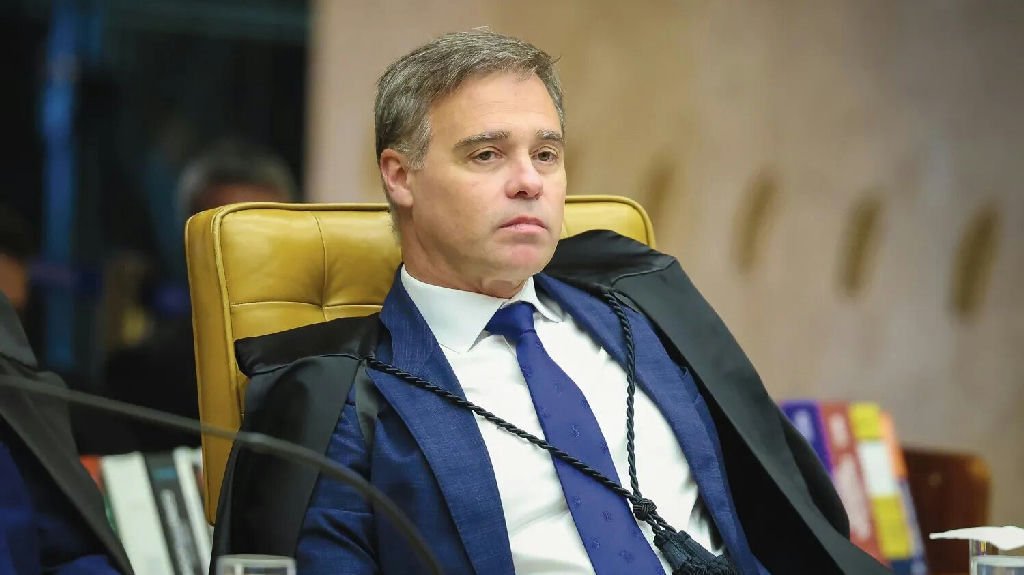 André Mendonça revoga prisões de investigados por fraudes no INSS