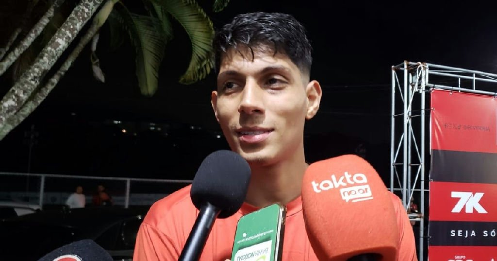Após bater o Grêmio, Zé Vitor blinda elenco do Vitória e mira primeira vitória fora de casa