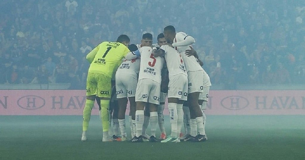 Bahia perde invencibilidade e deixa G-4 após revés para o Athletico