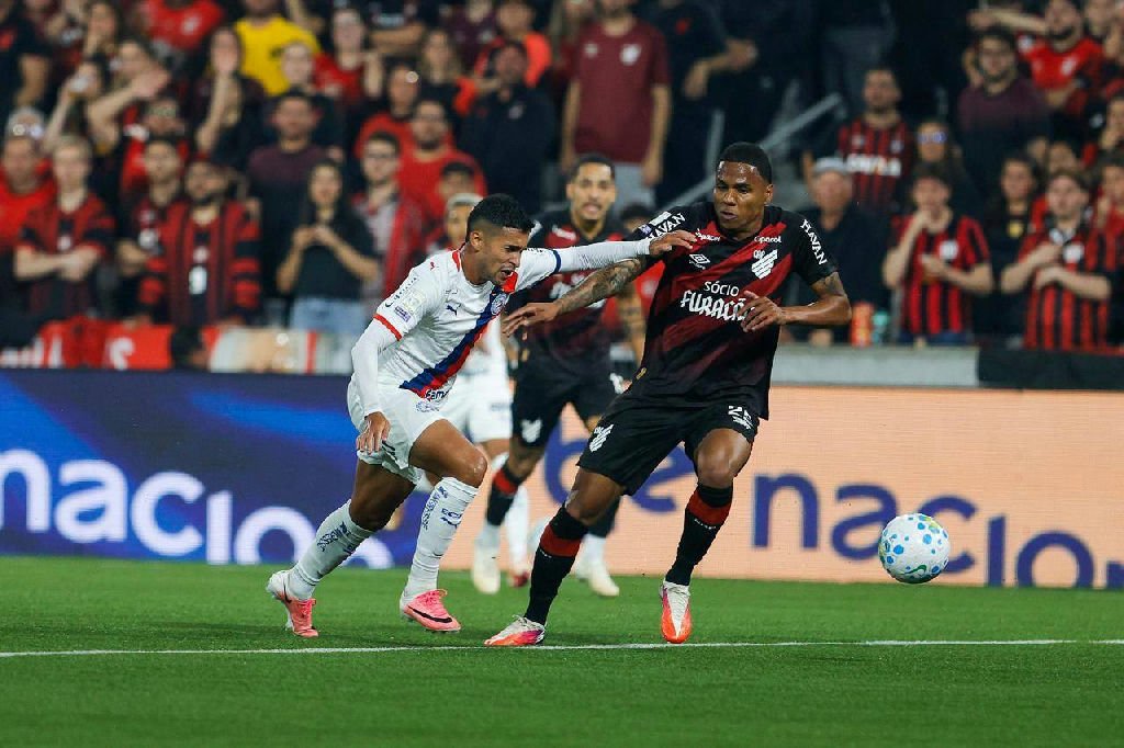 Bahia tropeça diante do Athletico e perde vaga momentânea no G4 do Brasileirão