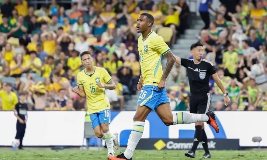 Brasil busca empate no fim contra a Austrália em amistoso de estreia