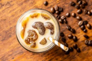 Café gelado em entrevistas de emprego divide opiniões sobre etiqueta profissional