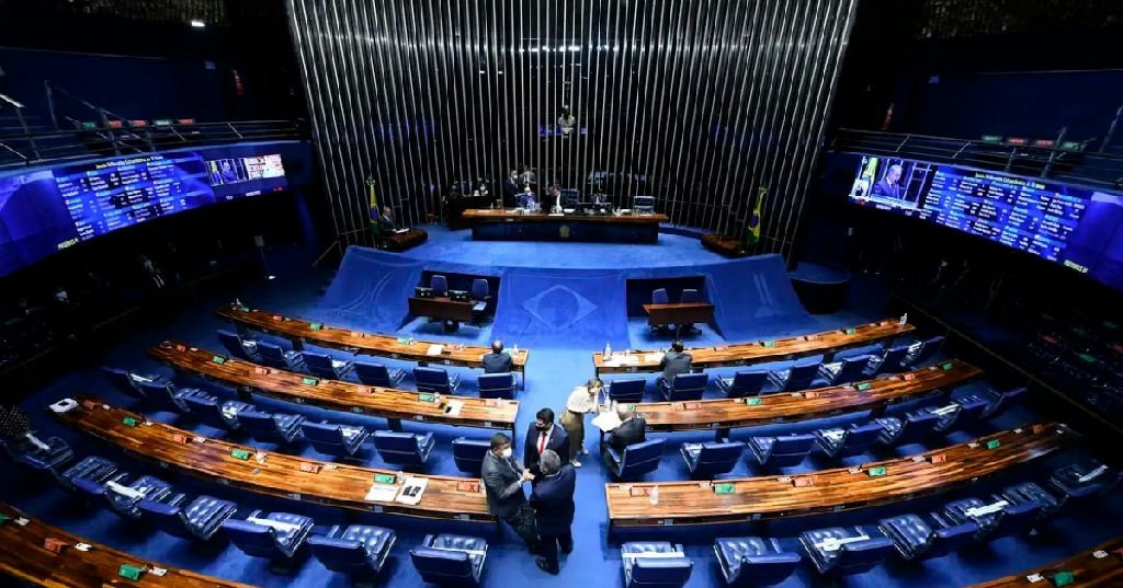 Candidatos de direita dominam engajamento digital na corrida ao Senado