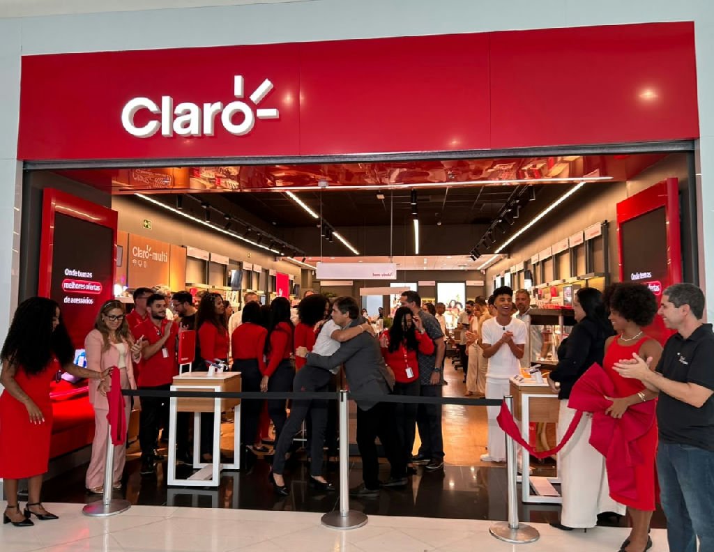 Claro inaugura loja conceito no Shopping Bela Vista com foco em experiência do cliente