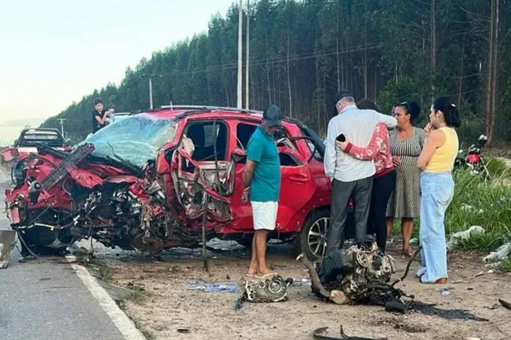 Colisão múltipla na Ba-698 em Mucuri resulta em quatro mortes e feridos