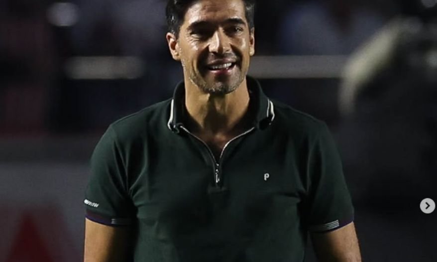 Conmebol multa Abel Ferreira após incidente com microfone em jogo da Libertadores