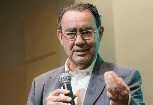 Crescimento de Augusto Cury nas pesquisas eleitorais mantém adversários em cautela