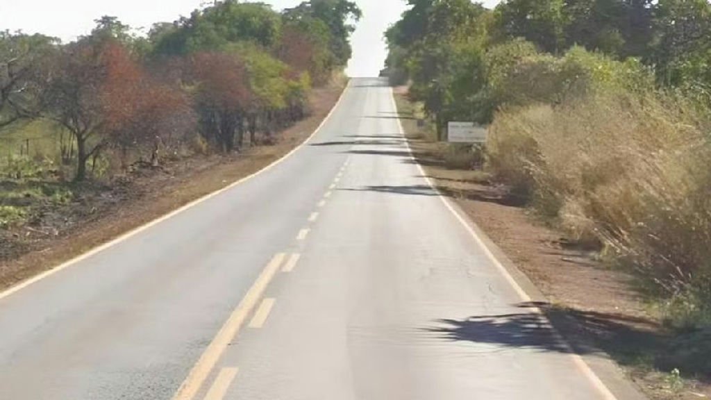 Criança de 5 anos é encontrada sozinha em rodovia após punição materna