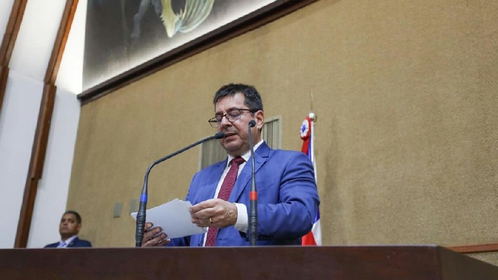 Delegado afastado por Mendonça resistiu a ordens para intervir em eleitores na Bahia