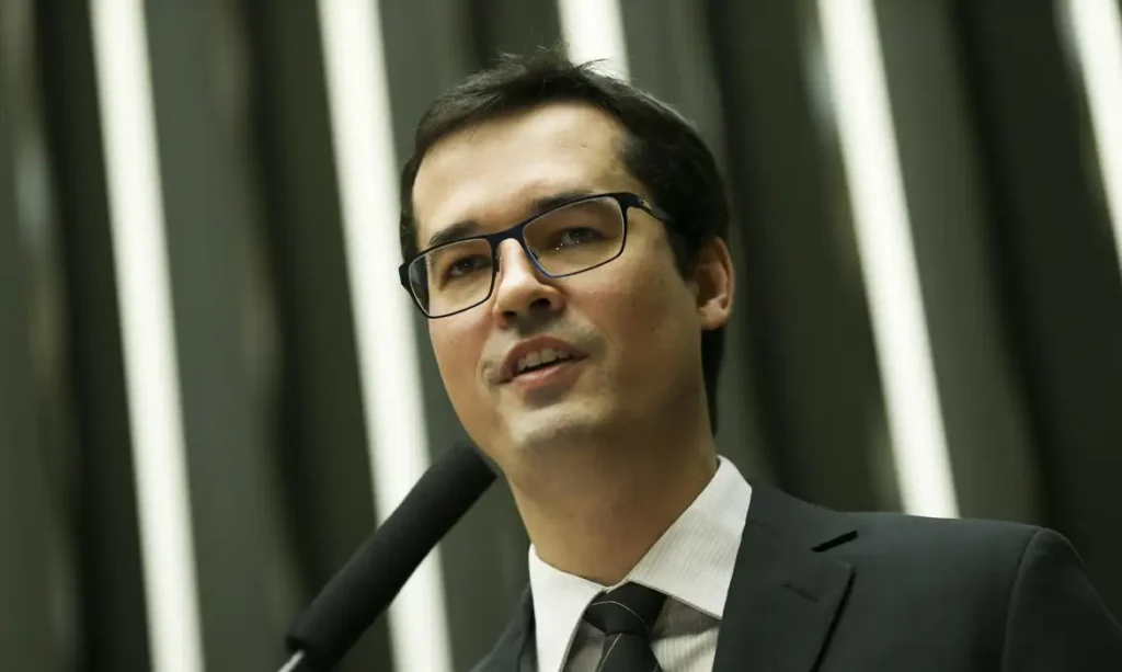 Deltan Dallagnol mantém registro de candidatura ao Senado após decisão do Tre-pr