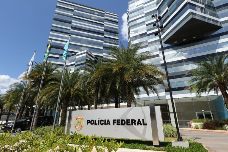 Diretores da Polícia Federal colocam cargos à disposição após afastamento de Andrei Rodrigues