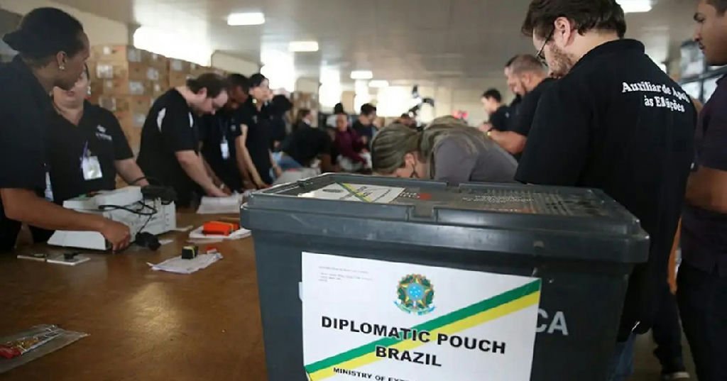 Eleitorado brasileiro no exterior atinge quase 1 milhão de votantes para 2026