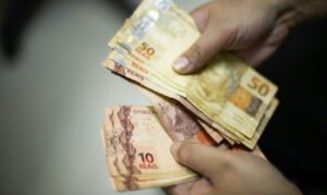 Endividamento das famílias brasileiras retorna a patamares anteriores ao Desenrola