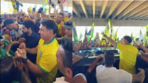 Flávio Bolsonaro cumpre agenda de campanha com motocarreata em Natal