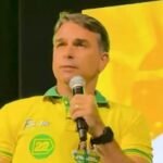 Flávio Bolsonaro defende...