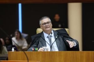 Flávio Dino aponta influência de interesses eleitorais em crises no Supremo