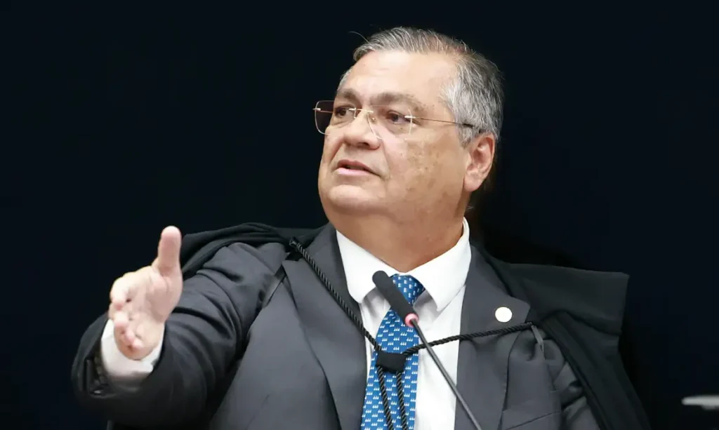 Flávio Dino defende supremacia do STF e exige postura institucional diante de crises