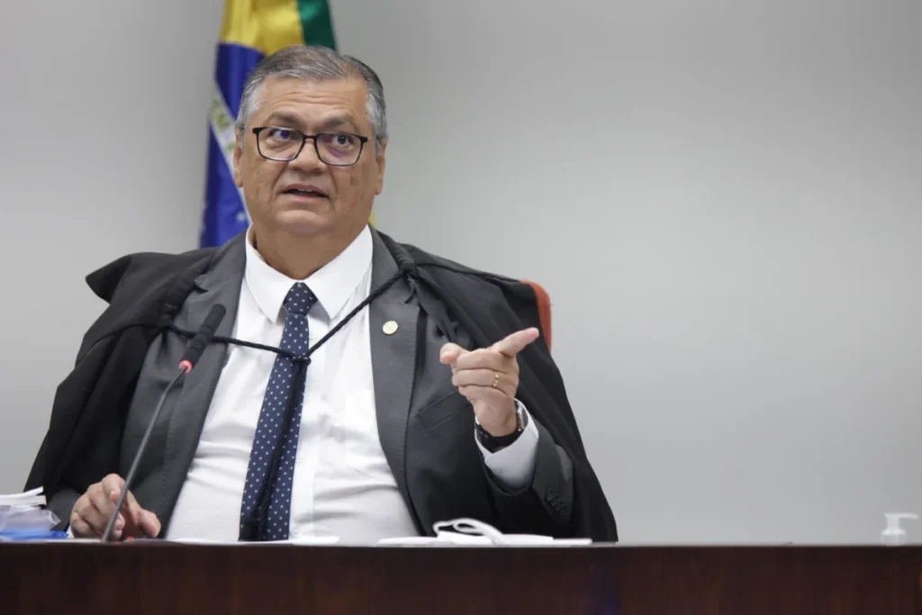 Flávio Dino ordena investigação da Polícia Federal sobre Banco Master e cemitérios de São Paulo