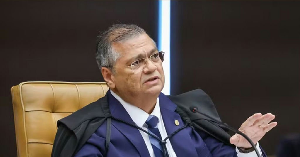 Flávio Dino solicita apuração de conexões entre Banco Master e instituto de André Mendonça