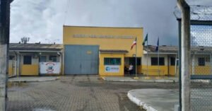 Funcionário é preso em flagrante ao tentar introduzir drogas no Conjunto Penal de Salvador