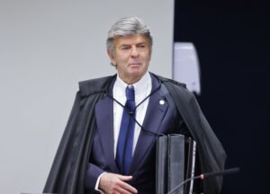 Fux suspende decisão de Dino e reafirma limites da liberdade de expressão