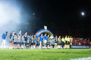 Goleiro do Grêmio aponta falha em iluminação do Barradão após mal-estar em campo