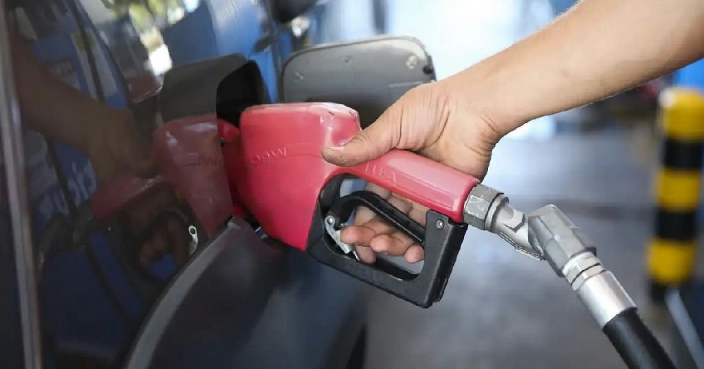 Governo federal renova subsídio de R$ 2,12 no diesel para conter oscilação do petróleo