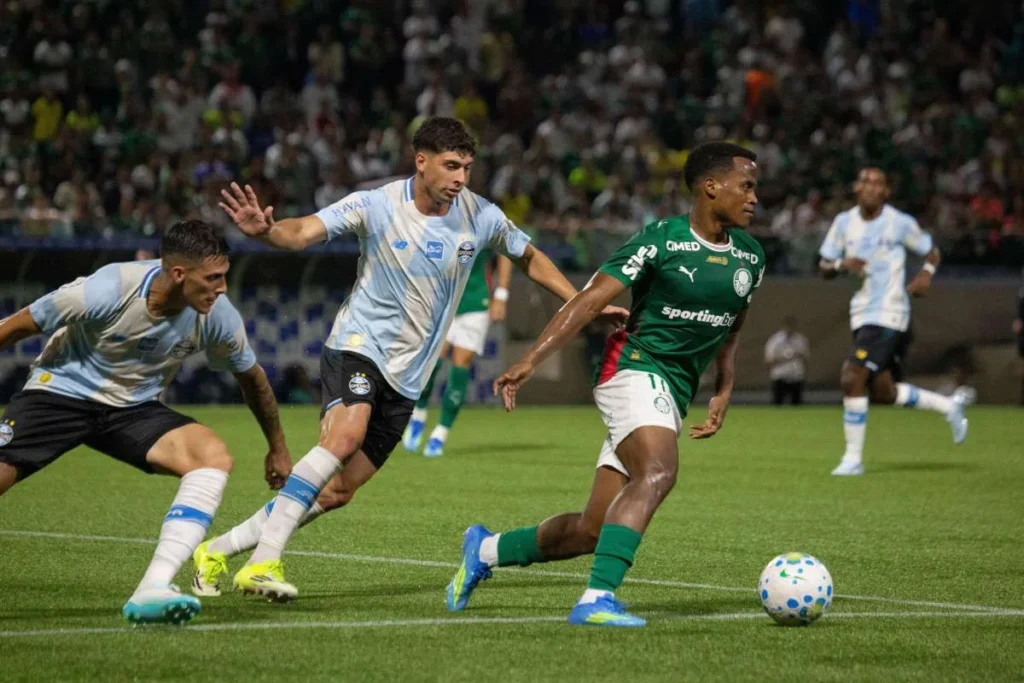 Grêmio e Palmeiras medem forças em duelo decisivo pela 28ª rodada do Brasileirão