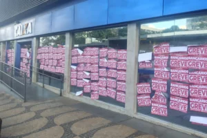 Greve dos bancários da Caixa segue por tempo indeterminado após rejeição de proposta