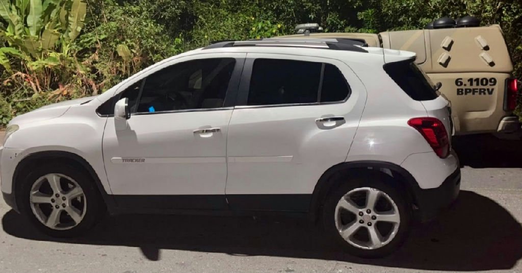 Homem com 16 processos criminais é preso em Salvador com veículo roubado