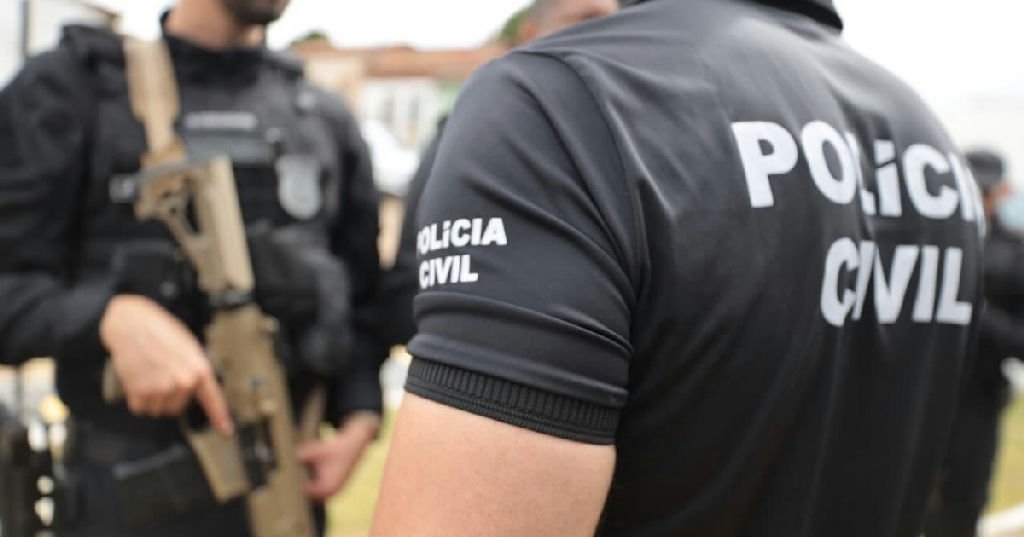 Homem de 29 anos é preso em Salvador por ameaçar ex-companheira com vídeos íntimos em Carinhanha