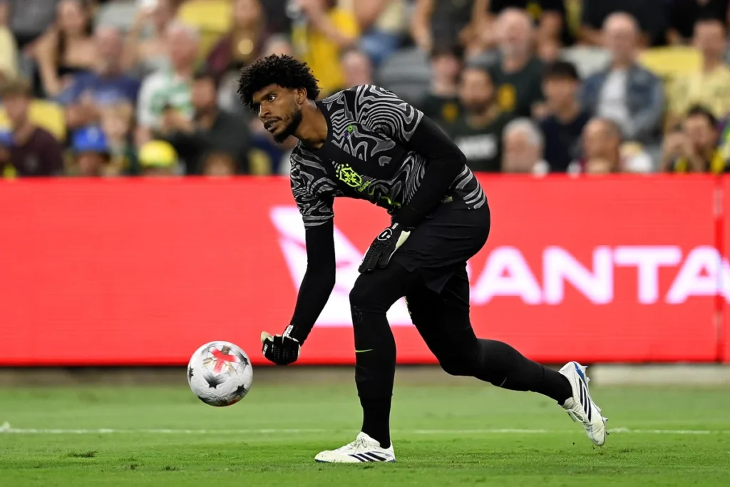Hugo Souza enfrenta críticas severas após falha em gol da Austrália