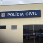 Dois adolescentes de...