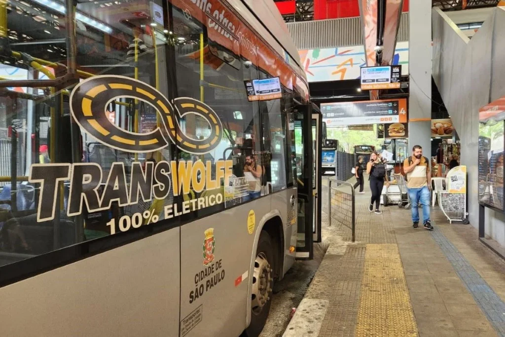 Investigação aponta doze empresas de ônibus com suspeita de elo com o PCC em São Paulo