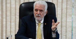 Jaques Wagner lidera intenções de voto na Bahia e destaca-se em doações próprias