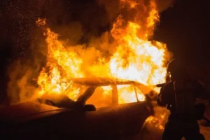 Justiça condena homem que incendiou veículos da ex-companheira e do atual namorado em Santa Catarina