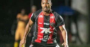 Lesão no joelho ameaça continuidade de Fabiano Souza no Vitória