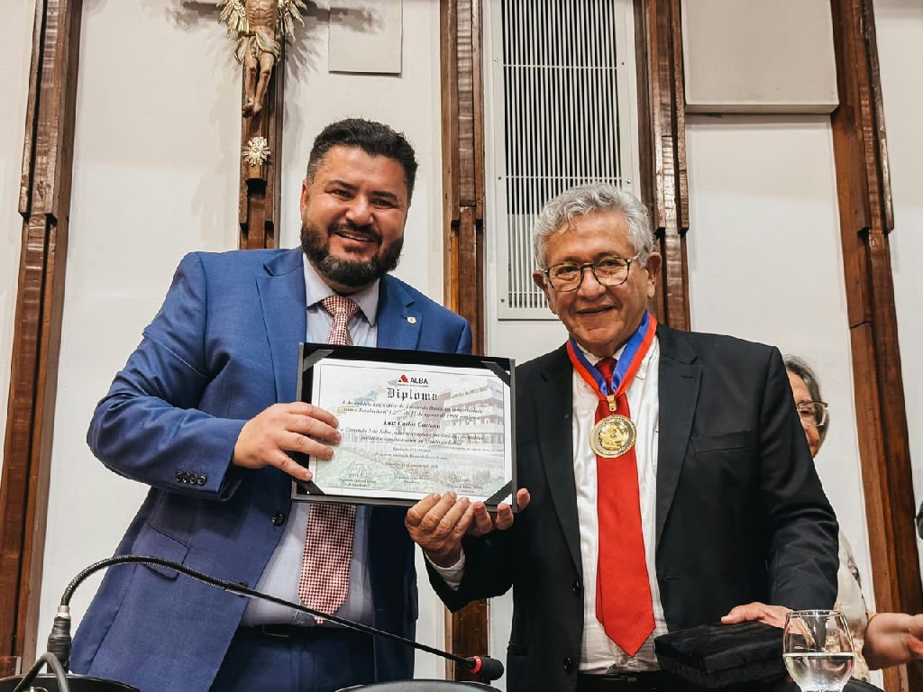 Luiz Caetano recebe Comenda 2 de Julho em sessão solene na Assembleia Legislativa da Bahia