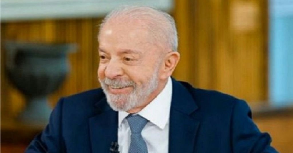 Lula aborda polêmica do uísque de banqueiro e afirma ter consumido o presente