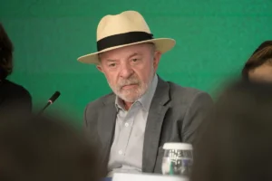 Lula critica manobras da oposição contra a PEC do fim da jornada 6x1