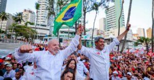 Lula reforça campanha na Bahia com caminhada entre Ondina e Barra