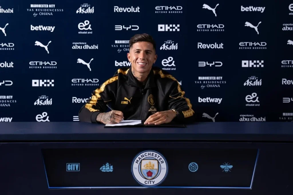 Manchester City oficializa a chegada do meio-campista Enzo Fernández