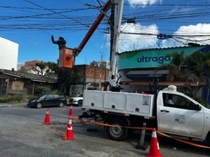Manutenção na rede elétrica suspende energia em seis bairros de Salvador nesta quarta